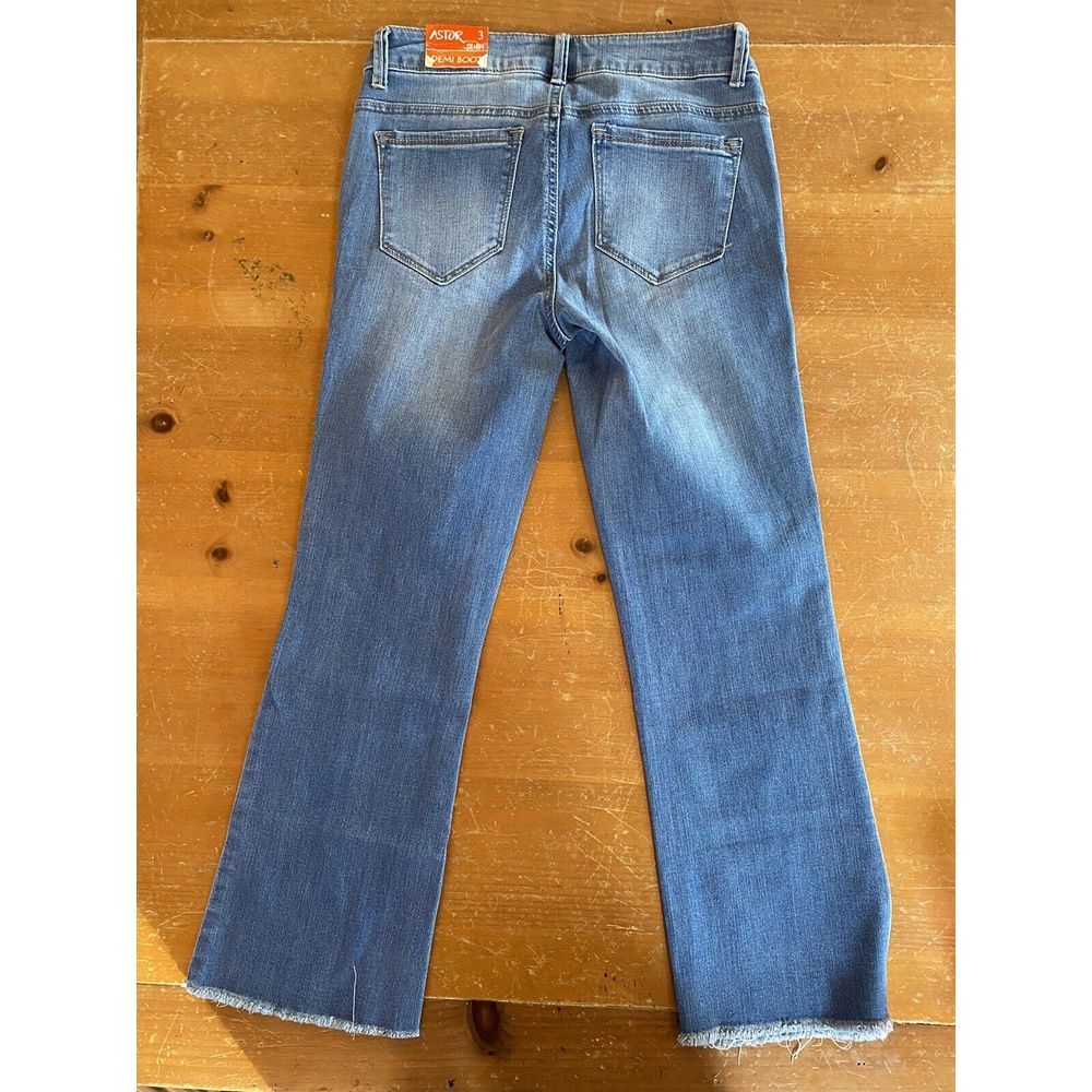 Astor Denim Boot Cut Womens Jeans,Size 3 Distressed Dark Wash Style# AJB8J3104A8 - Picture 3 of 3